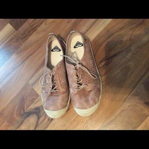 Brand new Roxy Flora Lace Up Shoes